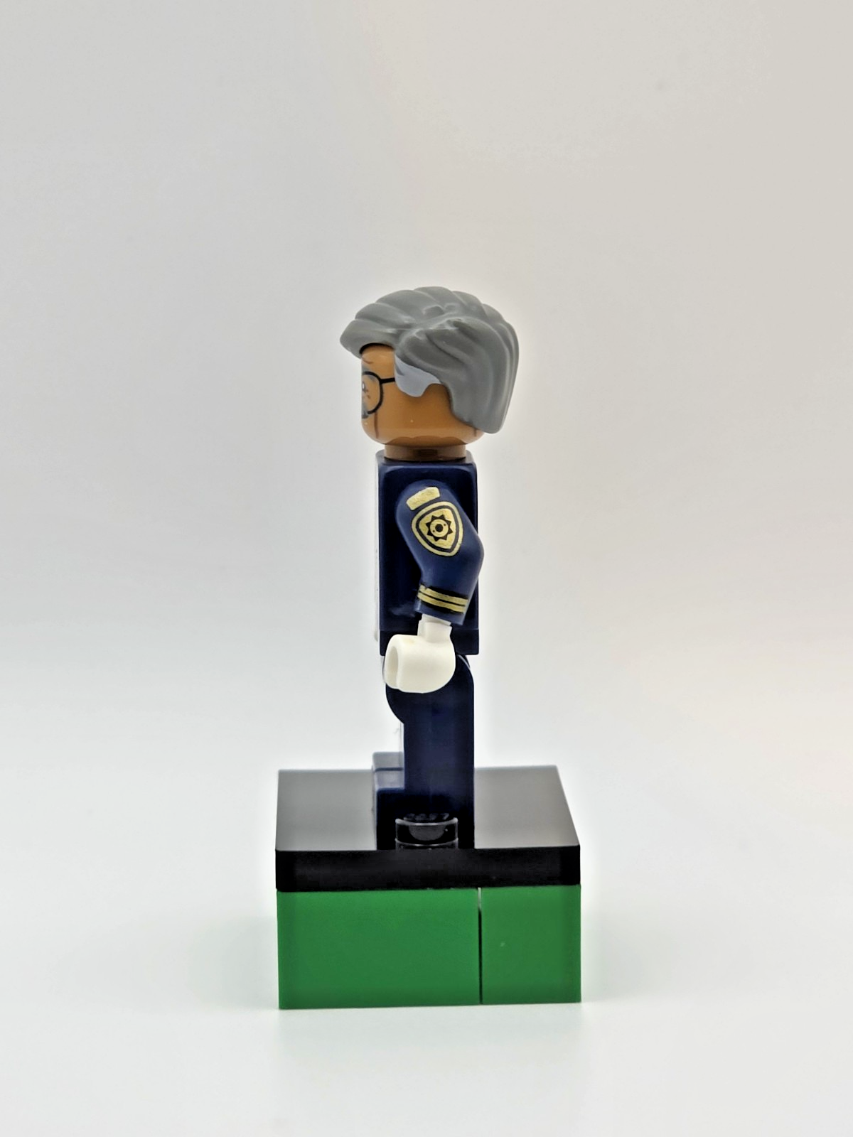LEGO Batman Minifigure Commissioner Gordon - Red Sash (SH0326)