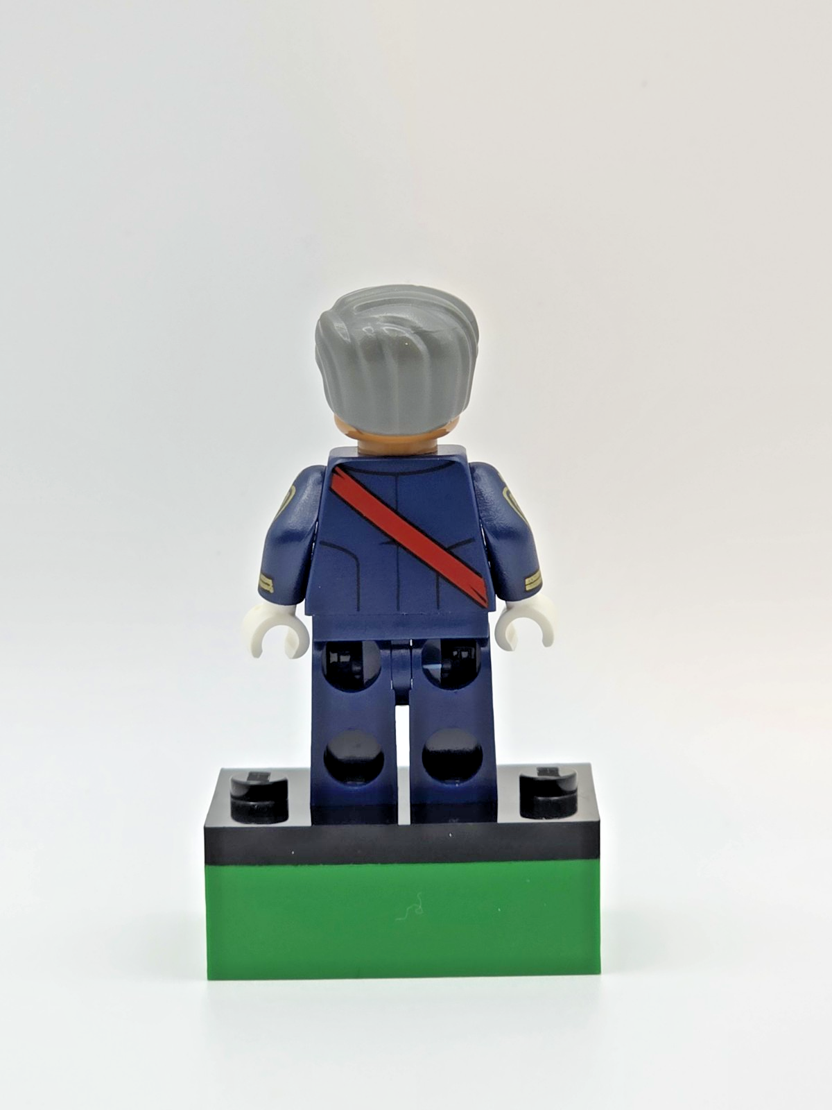 LEGO Batman Minifigure Commissioner Gordon - Red Sash (SH0326)