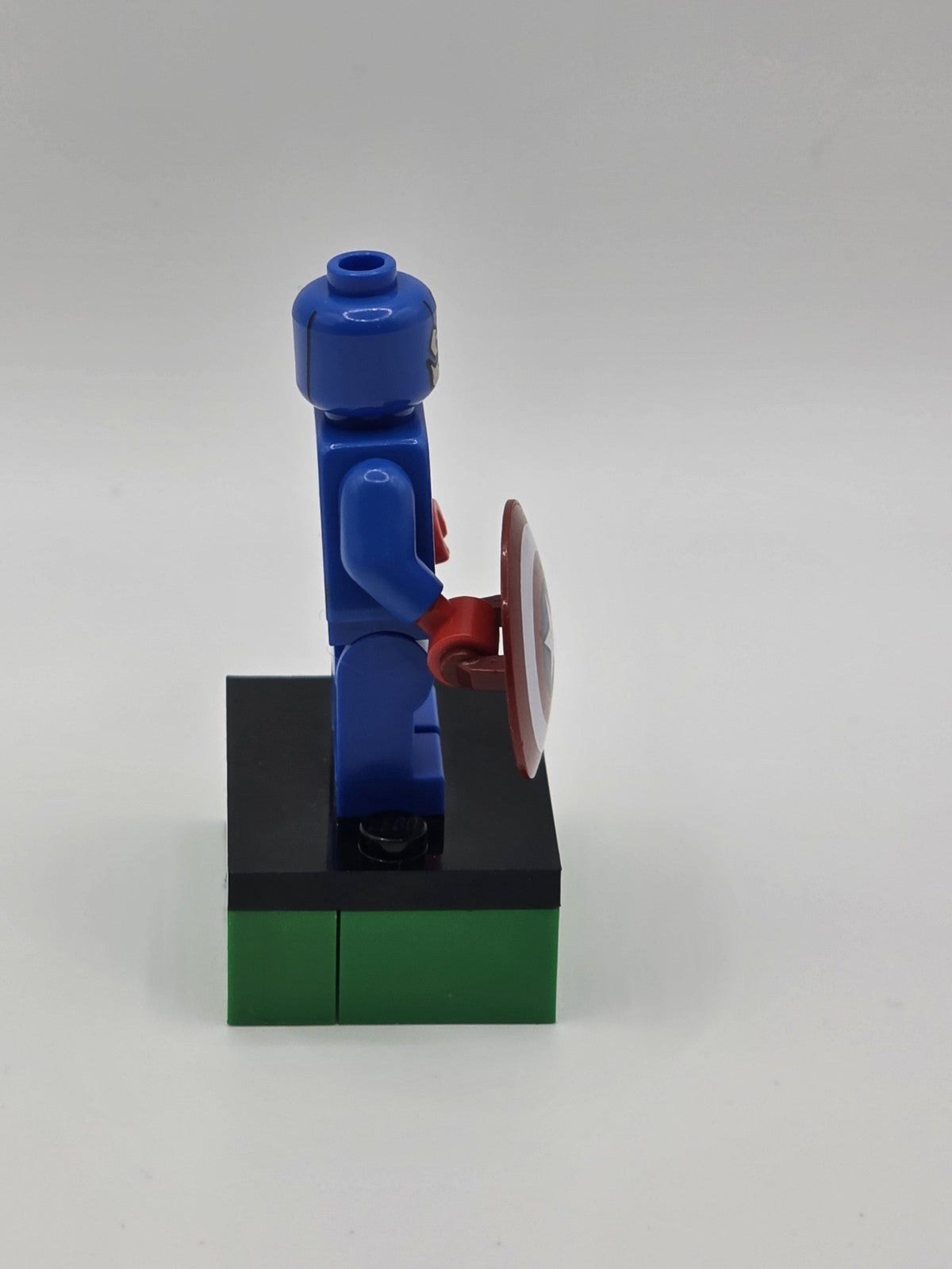 LEGO Minifigure Captain America Blue Suit, Red Hands, Mask SH0106 Marvel Comics