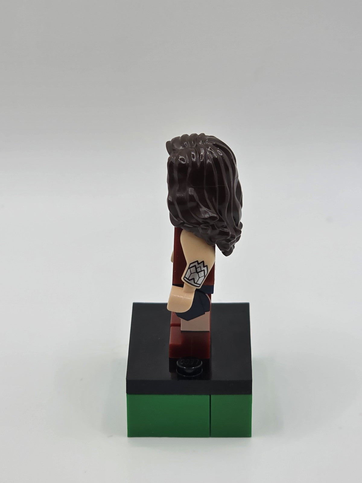 Lego Minifigure Wonder Woman Red Torso, Blue Skirt SH0393 DC Comics Super Heroes