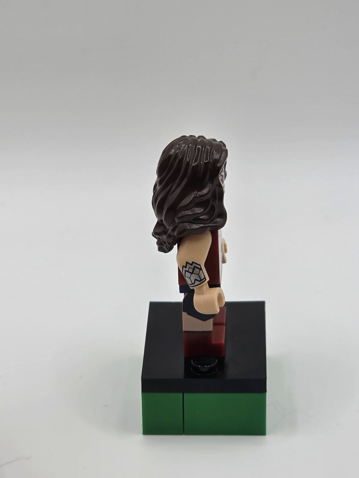 Lego Minifigure Wonder Woman Red Torso, Blue Skirt SH0393 DC Comics Super Heroes