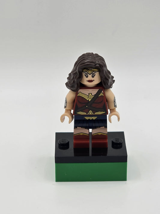 Lego Minifigure Wonder Woman Red Torso, Blue Skirt SH0393 DC Comics Super Heroes