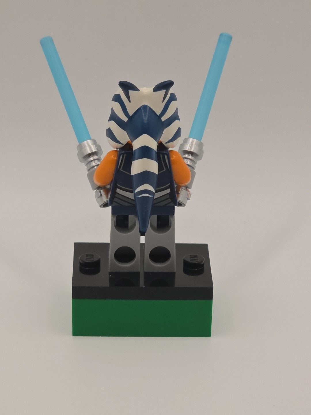 LEGO Star Wars Minifigure - Ahsoka Tano (Adult) - Dark Blue Jumpsuit (SW1096)